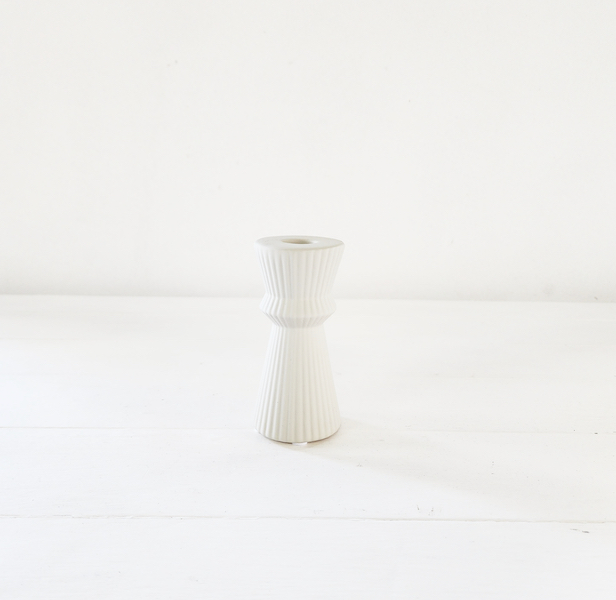 Ceramic Ribbed Candle Stick Grey/White - <p style='text-align: center;'><b></b><br>
15cm - R 20 <br>
